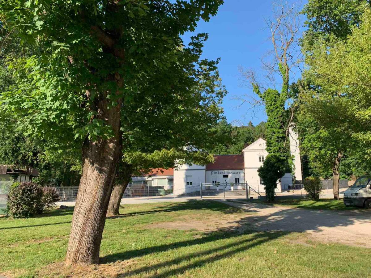 Kinizsi Udvar Apartmanház Balatonboglár Exterior foto