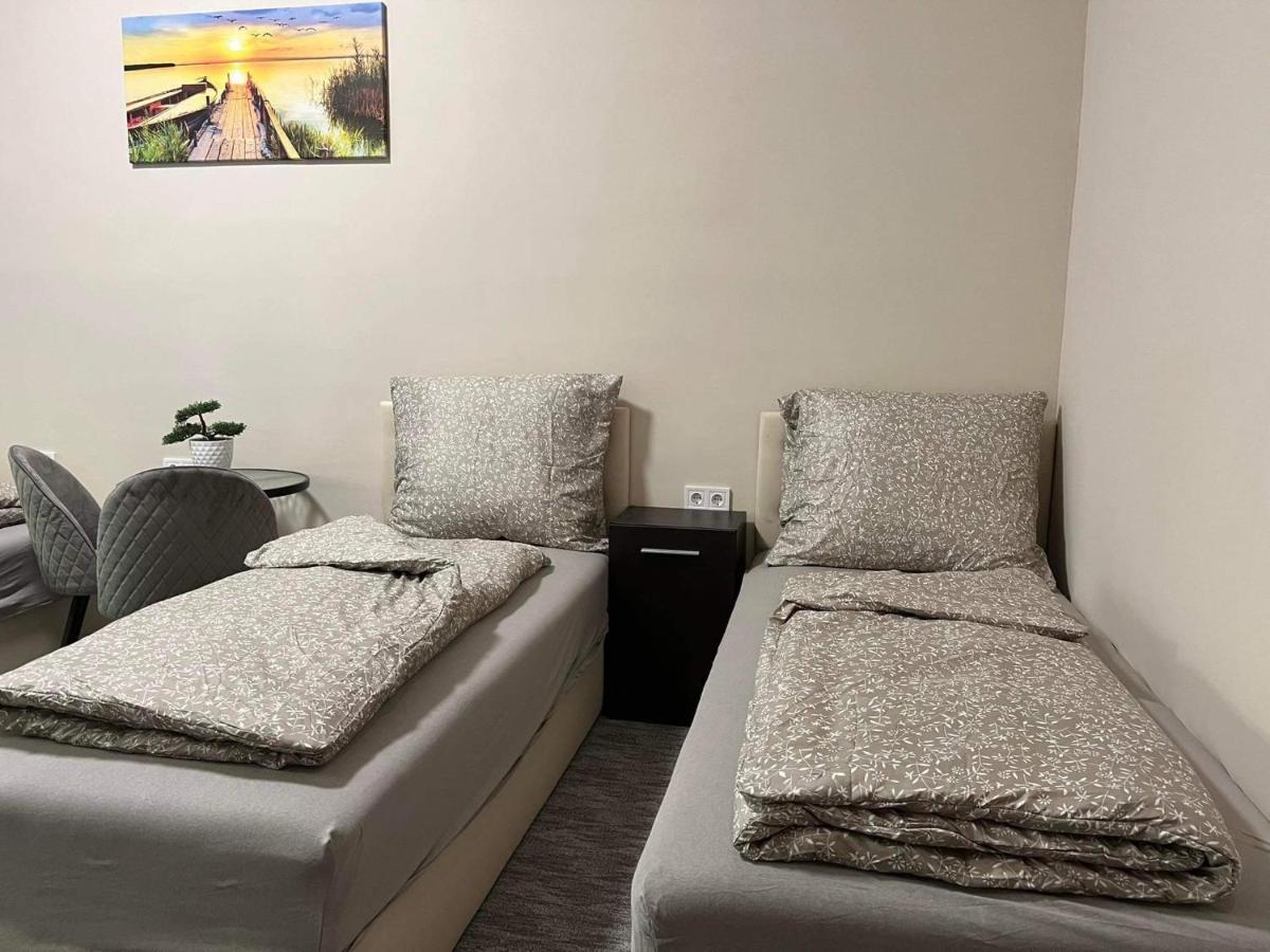 Kinizsi Udvar Apartmanház Balatonboglár Exterior foto