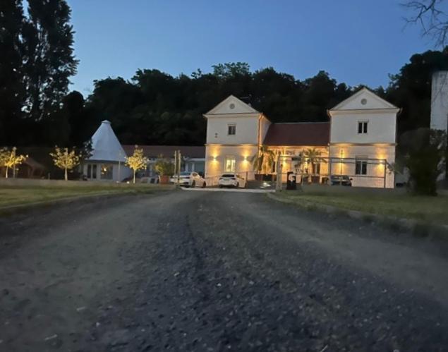 Kinizsi Udvar Apartmanház Balatonboglár Exterior foto
