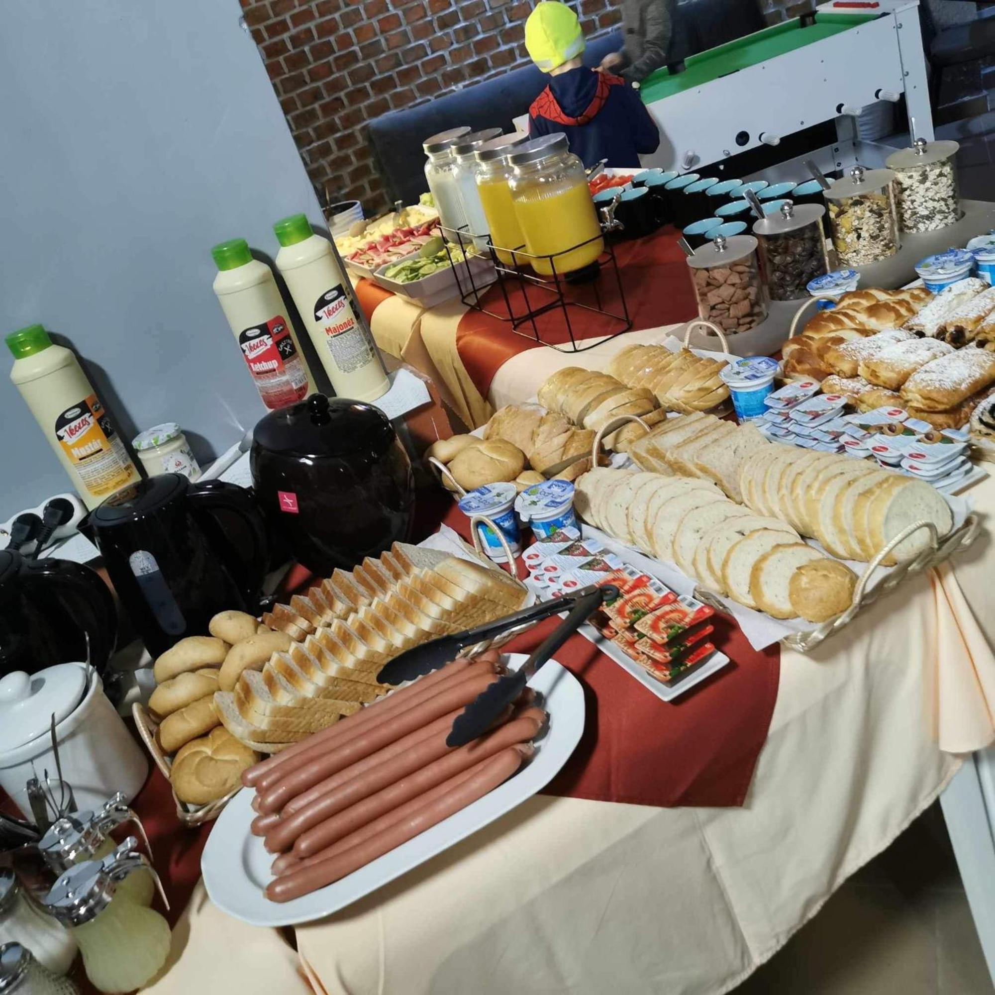 Kinizsi Udvar Apartmanház Balatonboglár Exterior foto