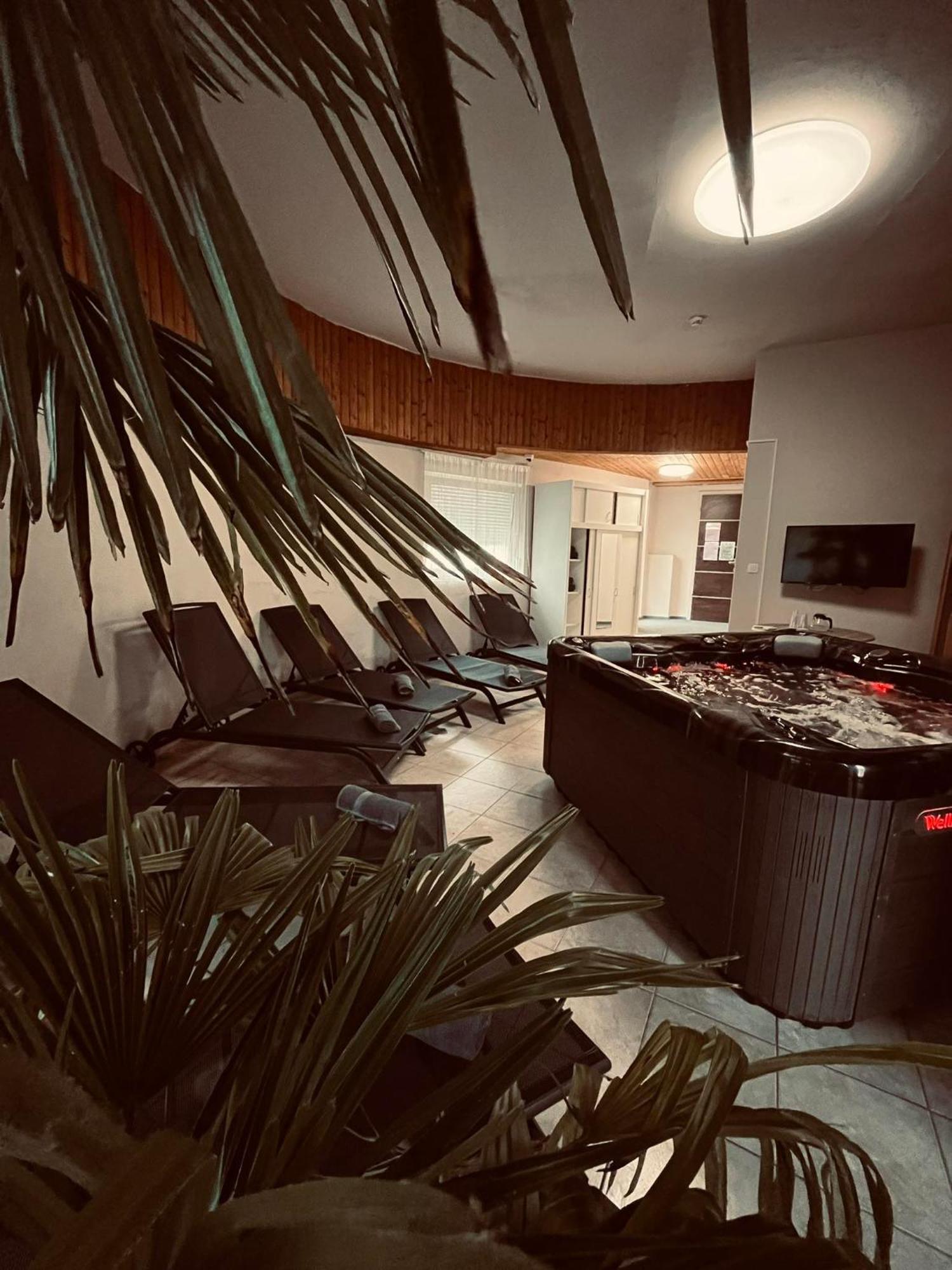 Kinizsi Udvar Apartmanház Balatonboglár Exterior foto
